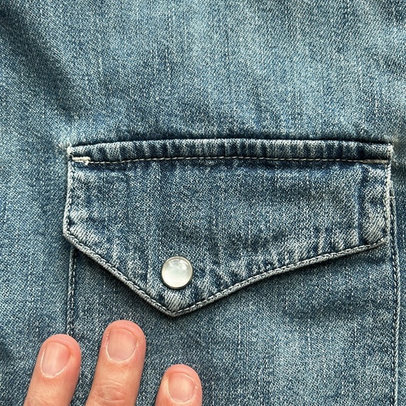 I+W Pearl Snap Denim Top - Picture 4 of 11